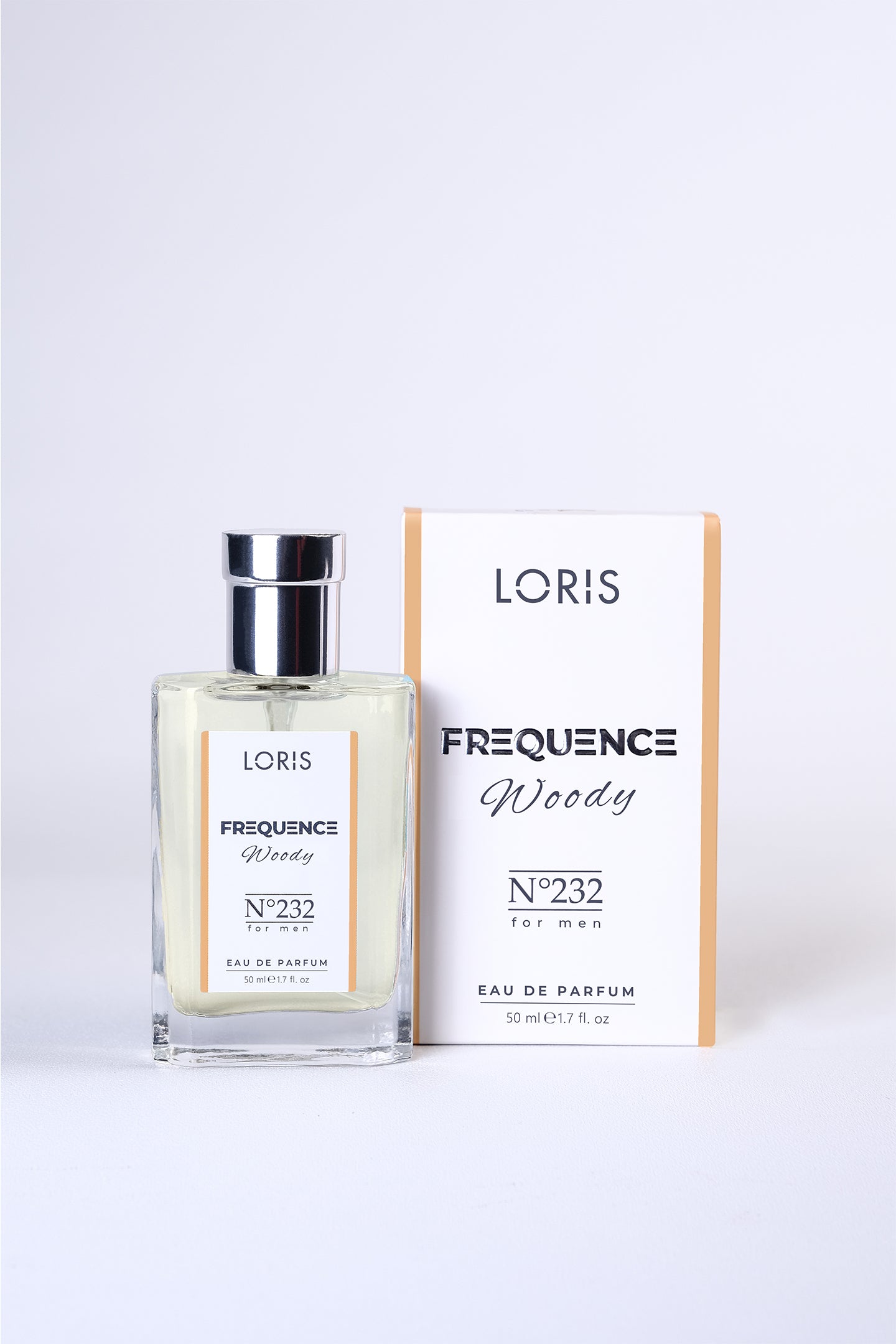 E-232 Plus: Eine moderne Interpretation traditioneller Holznoten. Elegante Rose trifft auf Sandelholz ve warmen Amber für pure Selbstsicherheit. Jetzt 50ml kaufen!