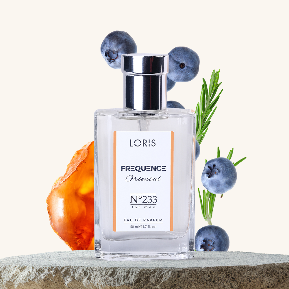 E-233 Plus: Vergessen Sie klassische Herrendüfte. Ein mutiger Mix aus Heidelbeere, Anis, Kaschmir und Honig. Provokant und einzigartig. Jetzt 50ml online kaufen!